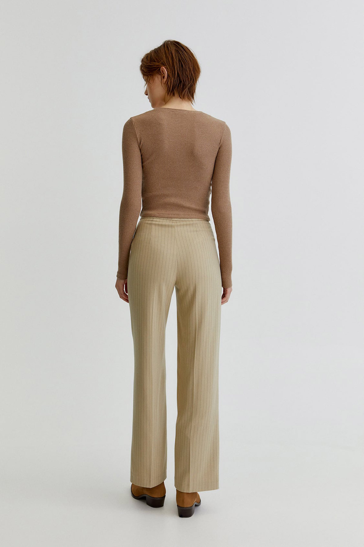 Ribbed Cropped T-Shirt With Buttons - Image 4